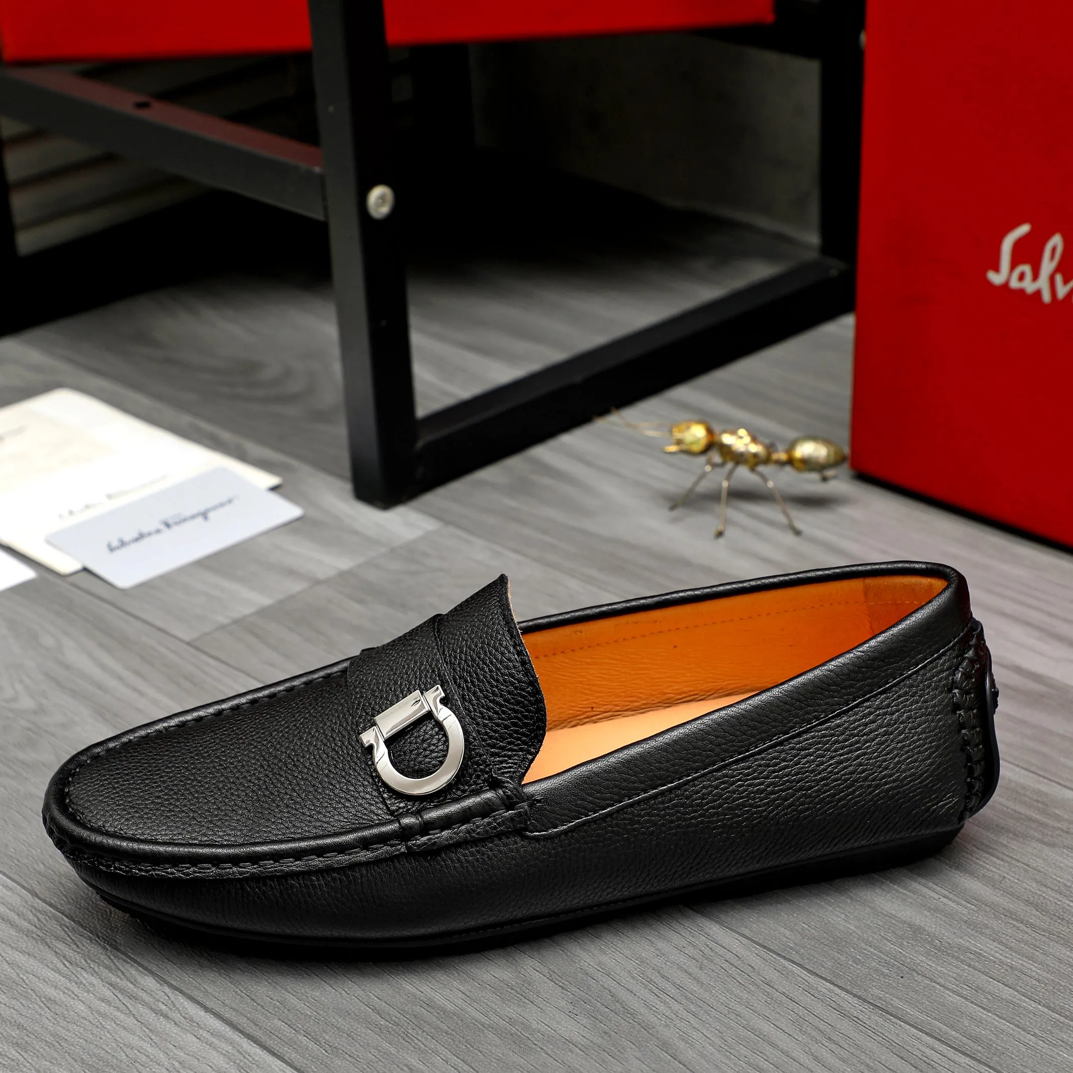 Men's shoes 💰380 Product trademark: Ferragamo "Ferragamo" casual slip-on shoes Regular size: 38-45 (45 is custom-made and non-returnable) Product materials: Selected high-quality pebbled cowhide upper, pigskin lining, rubber outsole